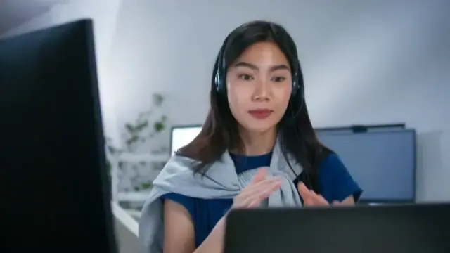 A commissioned U.S. notary on a video session